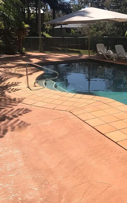Swimming pool with stenciled concrete